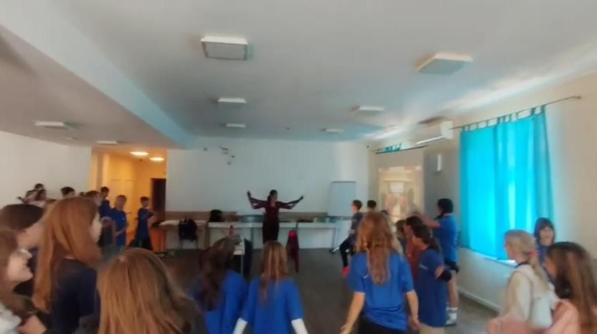 ‎Guru SMK Kalteng perkenalkan Tari Manasai di Polandia