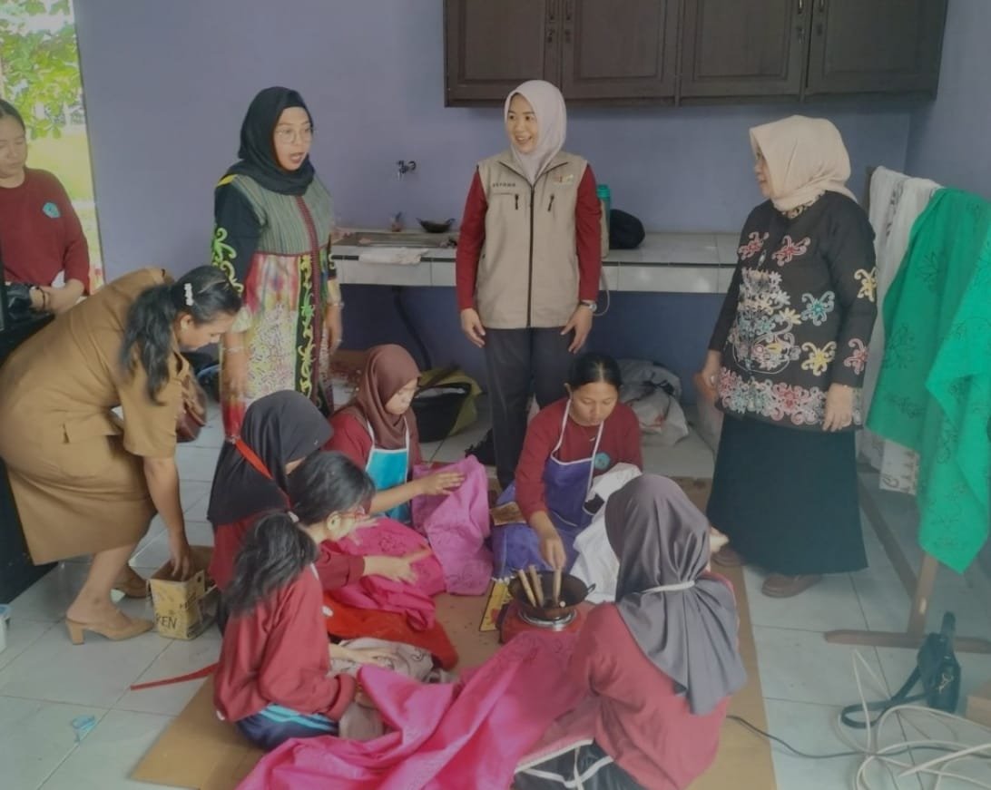 ‎Workshop Membatik di SKH Negeri 1 Tamiang Layang, Wujud Penguatan Vokasi dan Pelestarian Budaya Lokal