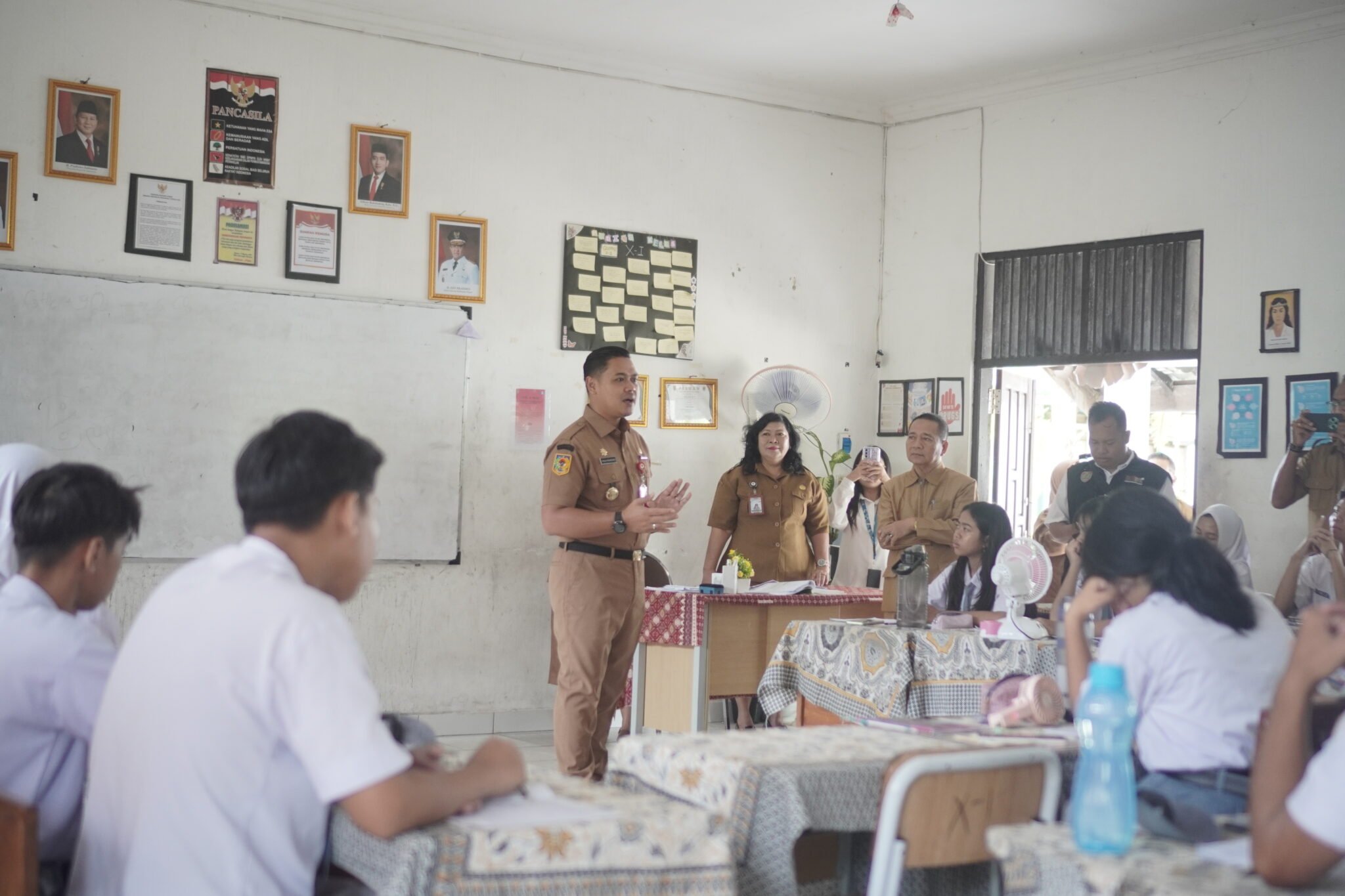  ‎Pantau Kegiatan Pembelajaran Hybrid, Plt. Kadisdik Kalteng Motivasi Siswa-Siswi