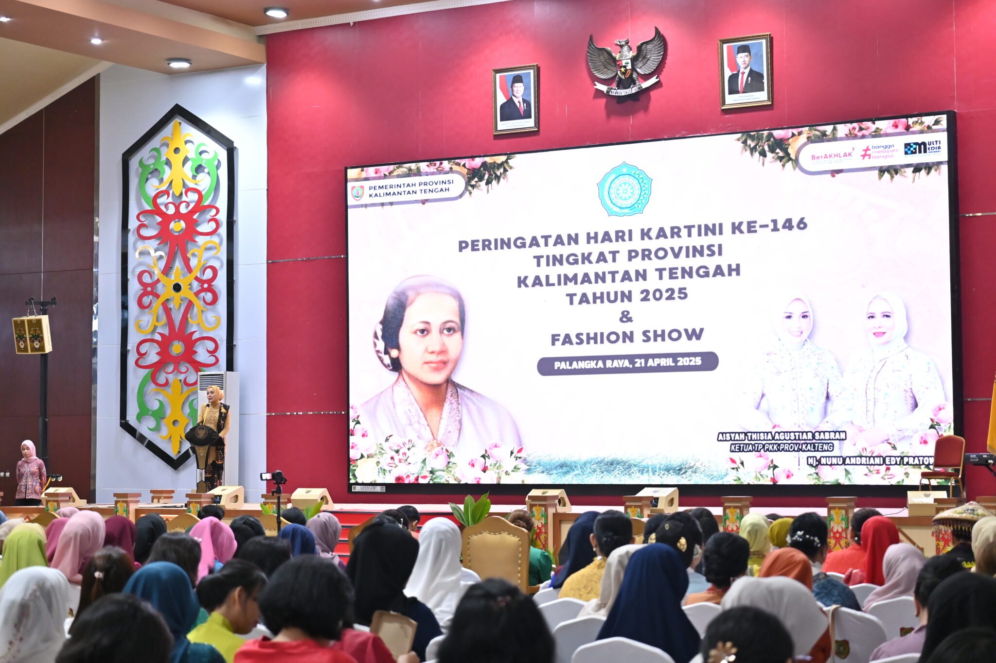 ‎Istri Plt. Kadisdik Kalteng Raih Juara III Fashion Show Hari Kartini, Tampilkan Elegansi dan Semangat Emansipasi