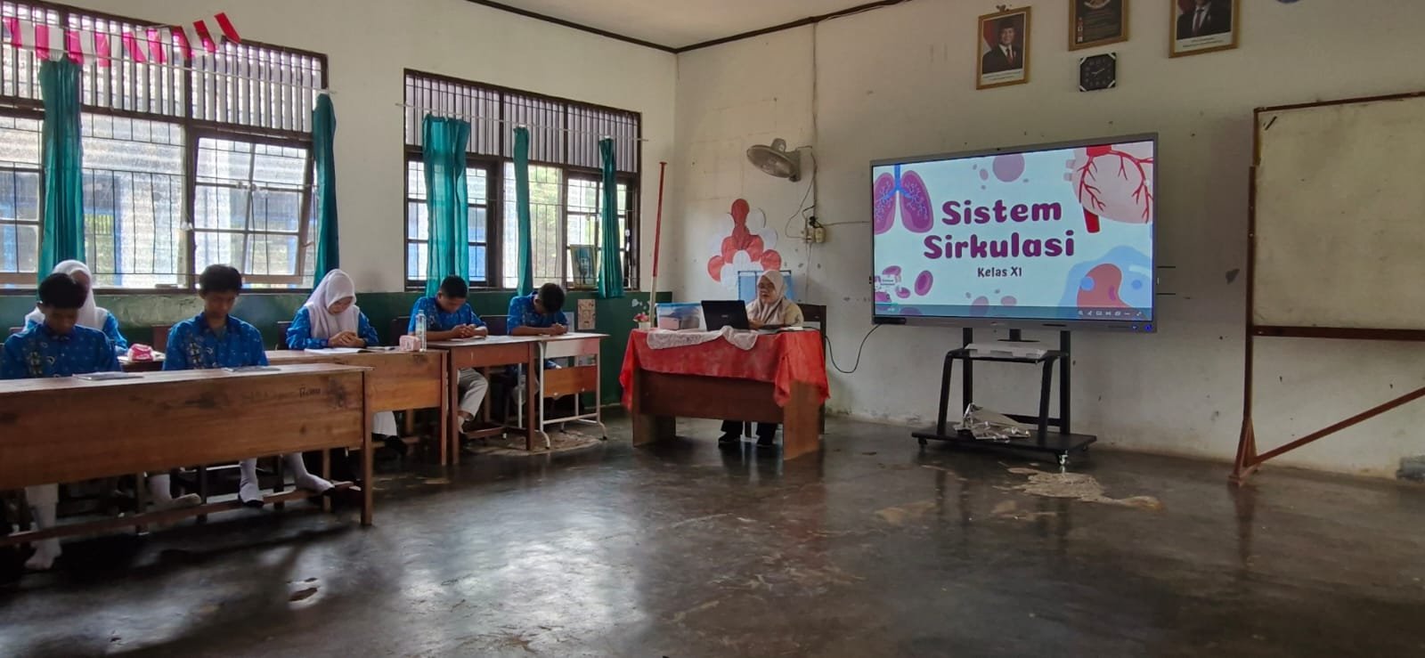 Pembelajaran Biologi di Kelas Digital Huma Betang SMAN 1 Cempaga Berlangsung Interaktif dan Inovatif