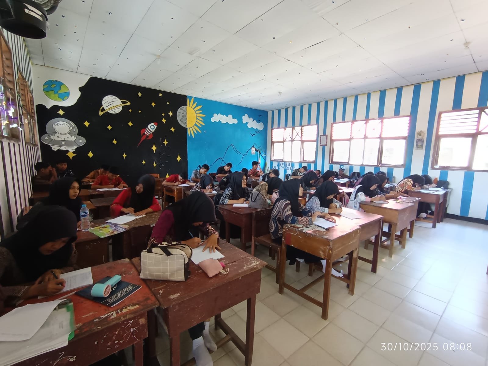 SMAN 1 Pangkalan Lada Sukses Gelar Program Literasi Menulis Indah, Murid dan Orang Tua Beri Apresiasi Positif