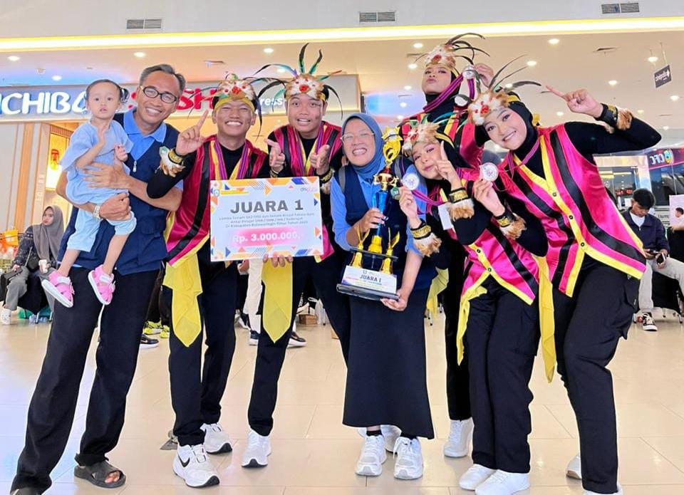 Bulan November 2025, SMAN 1 Sampit Meneguhkan Diri sebagai Sekolah Berprestasi di Kalimantan Tengah