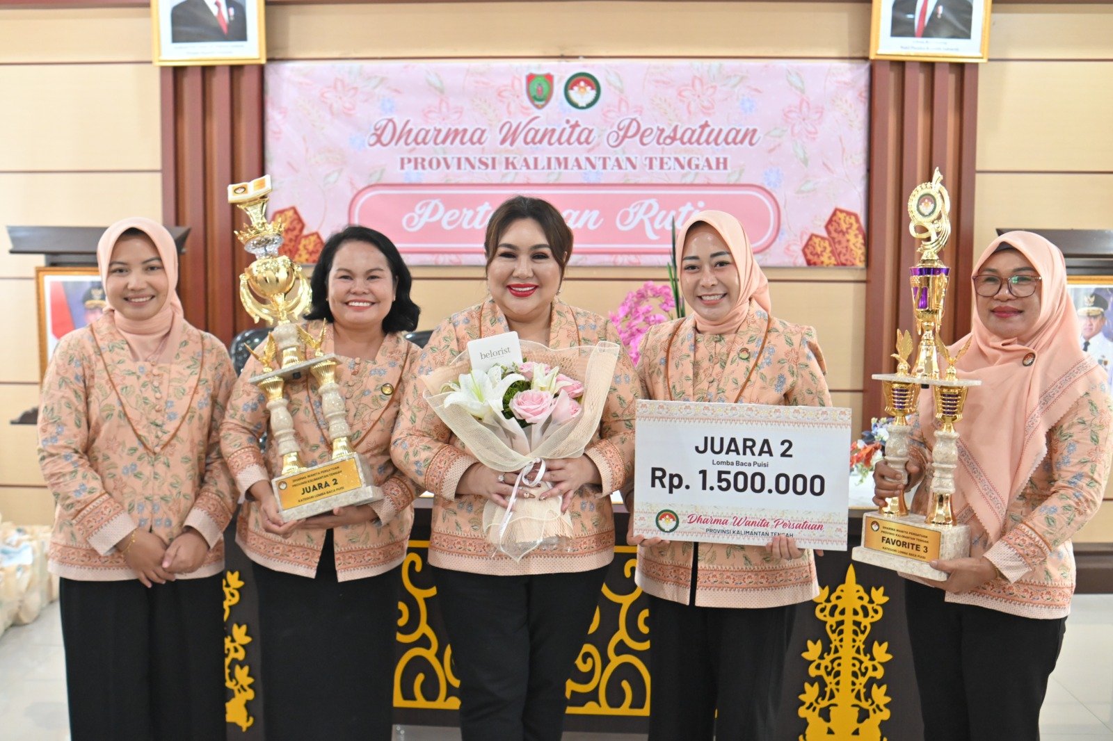 ‎DWP Disdik Kalteng Borong Prestasi di Lomba Baca Puisi, Bukti Kreativitas dan Kepercayaan Diri Anggota