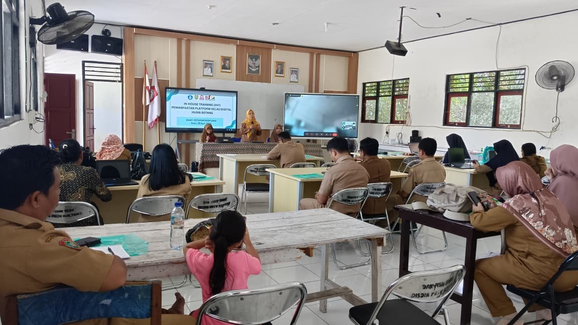 ‎SMAN 1 Kotawaringin Lama Gelar IHT Kelas Digital Huma Betang, Kepsek: Tingkatkan Kompetensi Guru di Era Digital ‎