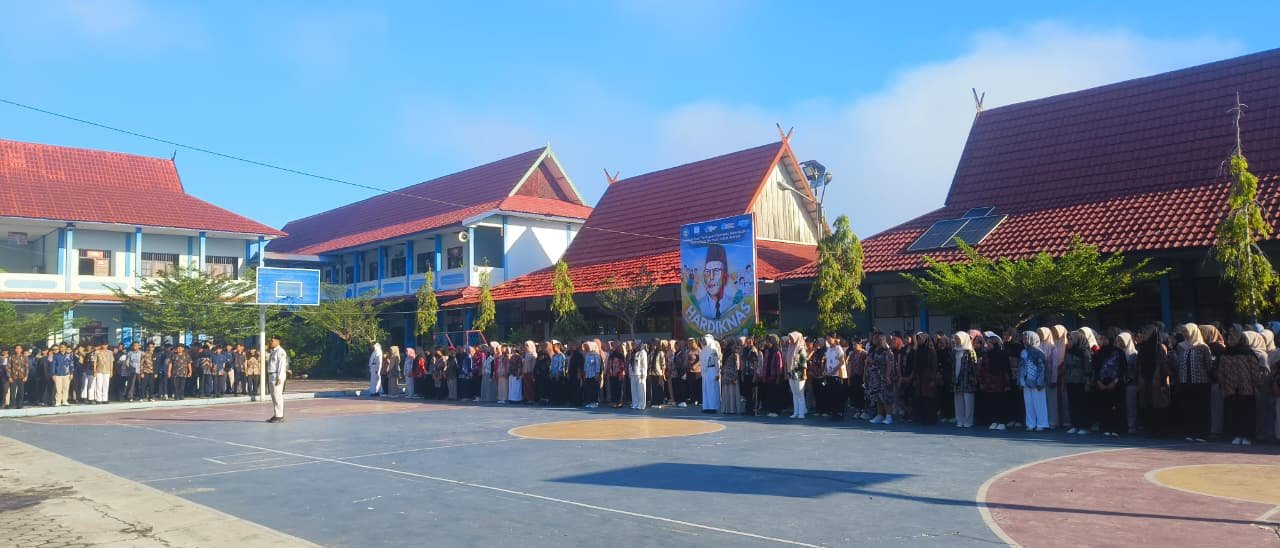 Upacara Hardiknas 2026 di SMAN 1 Sampit: Perkuat Karakter, Wujudkan Pendidikan Bermutu dan Inklusif