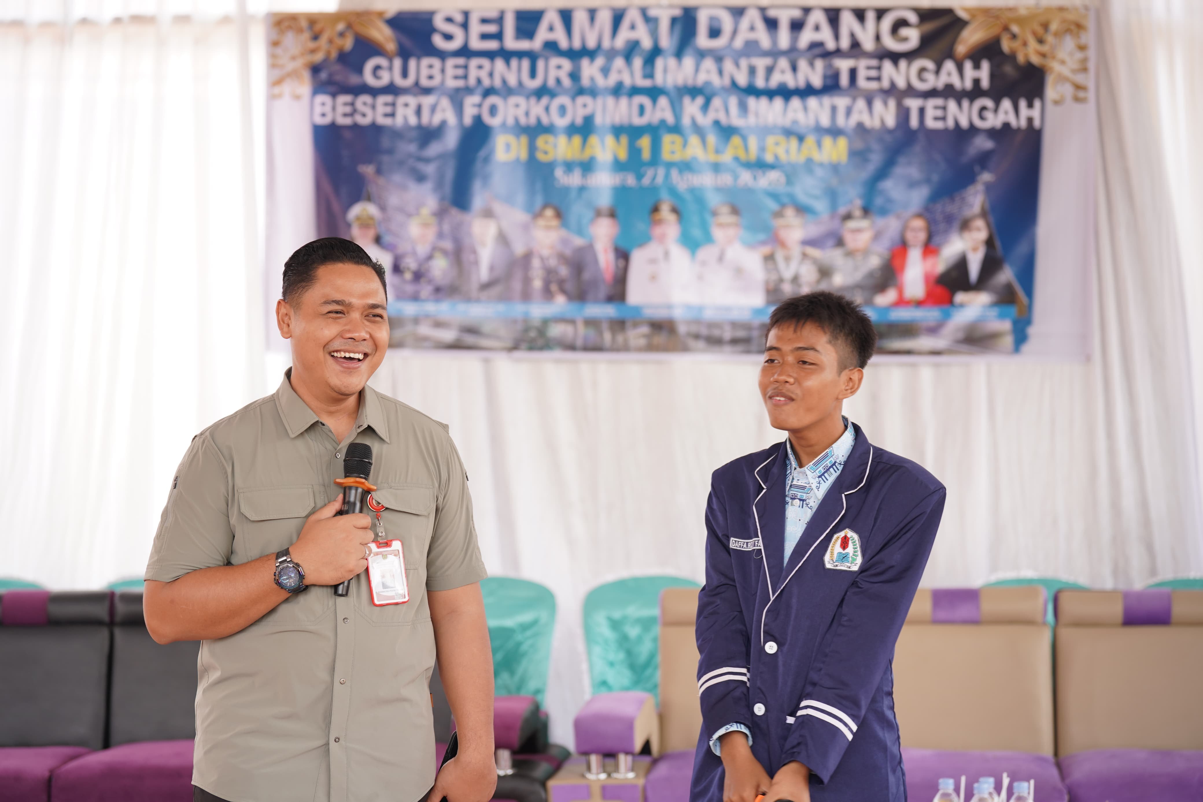 Di Tengah Kabut Asap, Siswa Balai Riam Tetap Pilih Belajar Tatap Muka