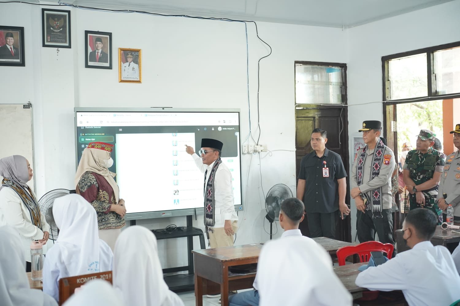 ‎Transformasi Digital Pendidikan Kalteng: Belajar Digital Tanpa Ketergantungan Handphone