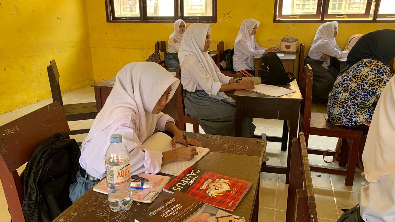 Punya KHBS, Anak Nisa Kembali Sekolah: Lilis Kini Resmi Jadi Murid SMKN 1 Hanau