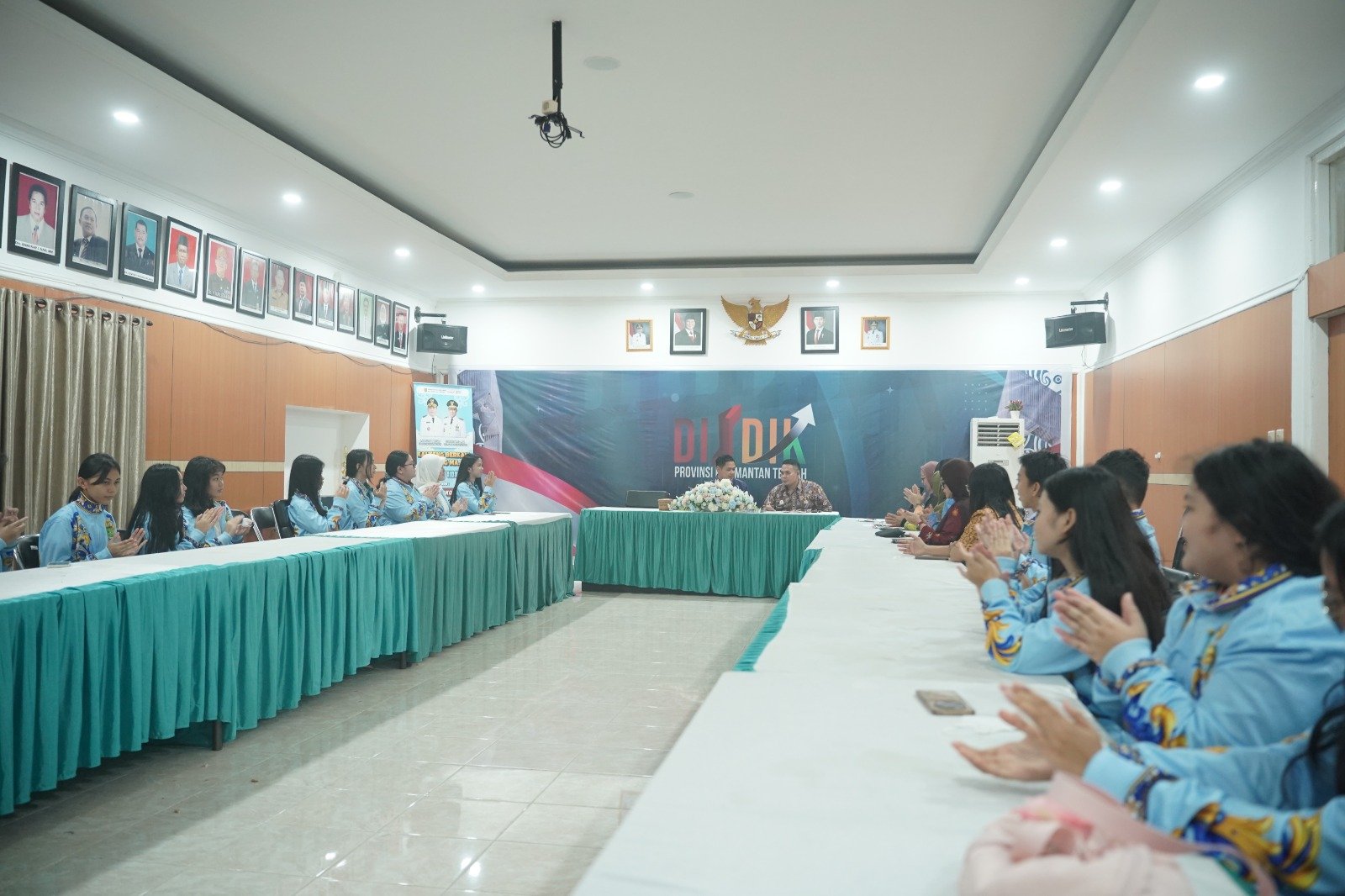 Kadisdik Kalteng Motivasi 26 Pelajar Ikuti IMOYA 2026 di Bangkok, Tekankan Semangat Isen Mulang dan Percaya Diri